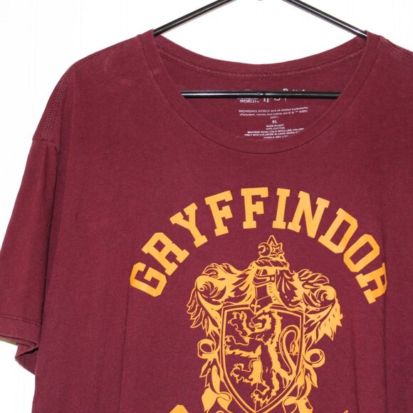 Harry Potter Gryffindor Quidditch Wizarding World of HP T-Shirt Size XL - Picture 6 of 13